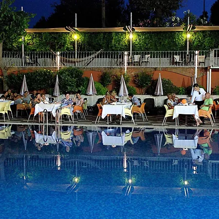 Grand Okan אתר נופש 4*
