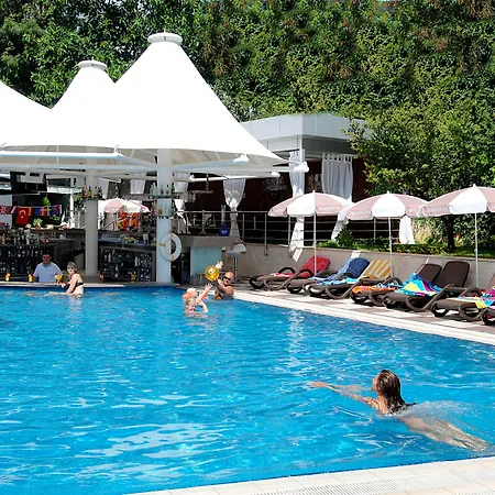 Semesteranläggning (resort) Grand Okan 4*